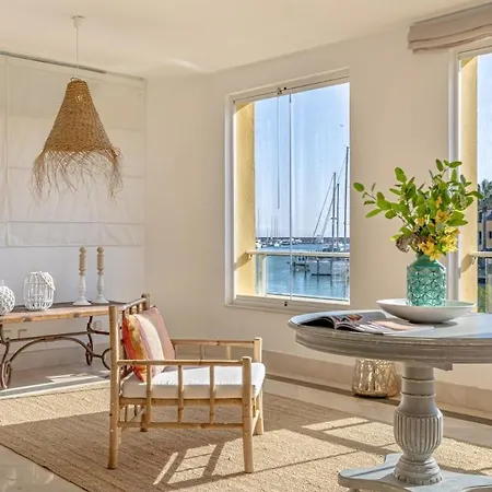 Canal View Puerto Sotogrande Apartment *